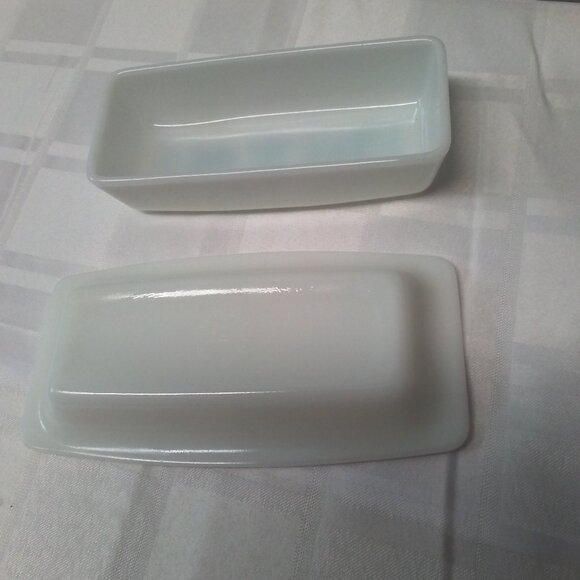 Amish Butterprint Butterdish Vintage Pyrex - Picture 2 of 2